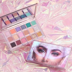 HUDA BEAUTY Cosmic Eyeshadow Palette